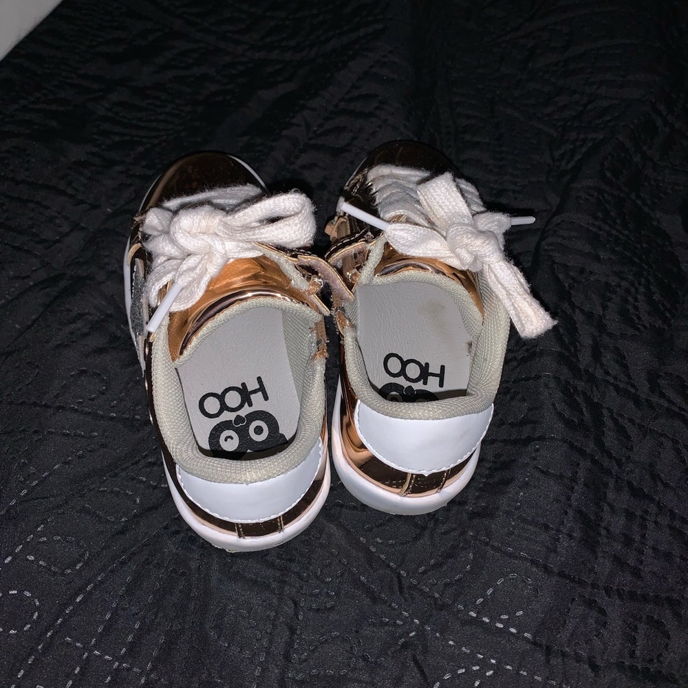 Toddler size 10 zip up shoe - Picture 2 of 4